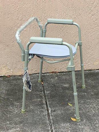 Drive folding commode chair without bucket